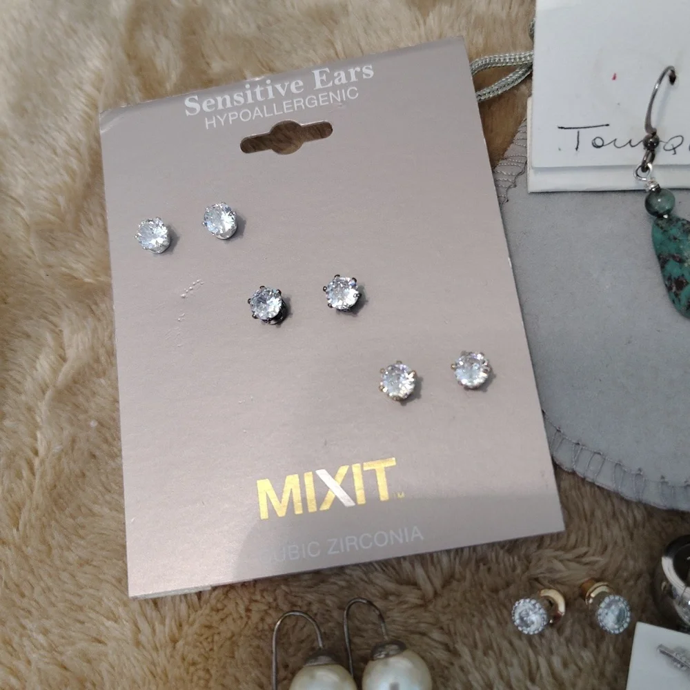 Earring Bundle - Picture 5 of 5